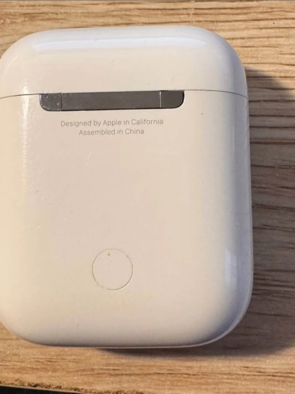 Apple White Earbuds Charging Case with Metal Hinge